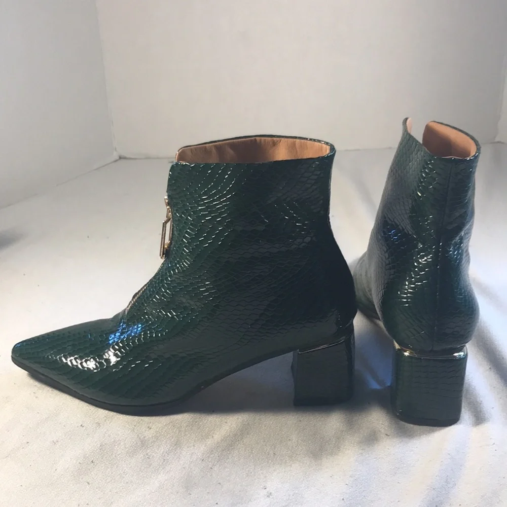 Women’s Green Reptile Textured Patent Leather Front Zipper Pointy Toe Ankle Boot